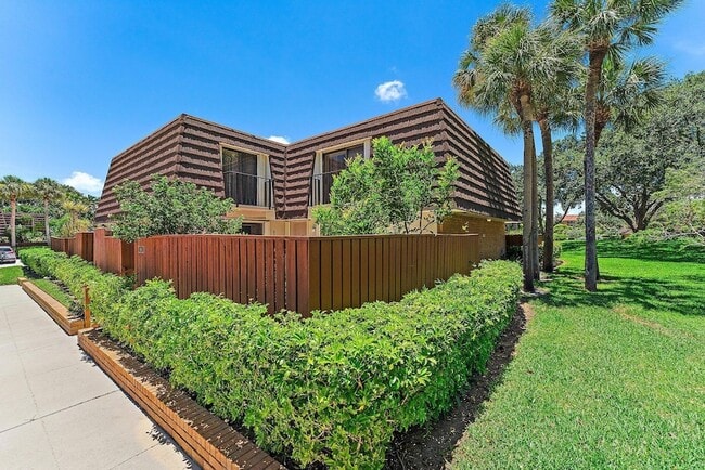 Building Photo - 1950 19th Ct