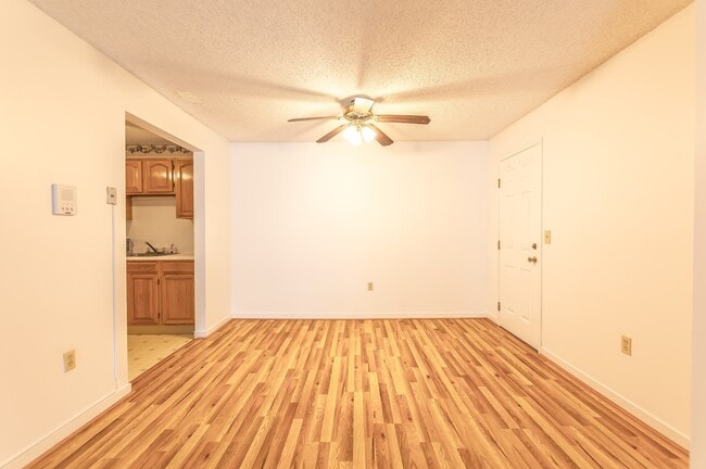 Building Photo - 8 Northbrook Dr