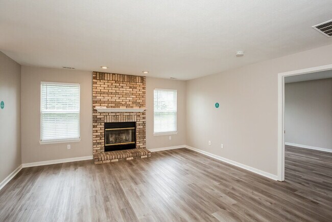 Foto del edificio - 208 Heartwood Hill