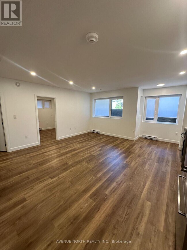 Building Photo - 96 Jolliet Ave