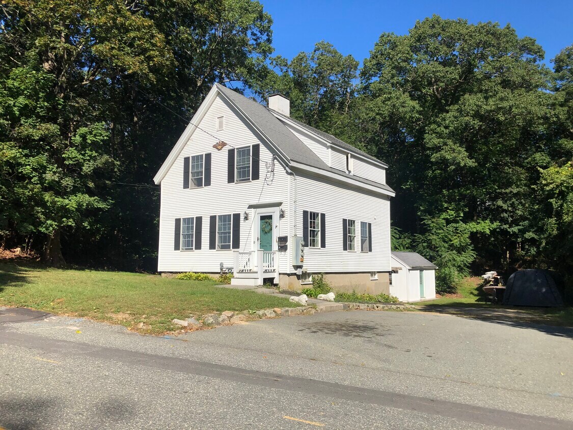 Lower unit - 3 Rockwood Rd