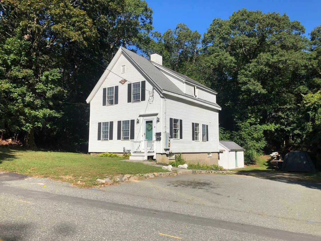 Lower unit - 3 Rockwood Rd