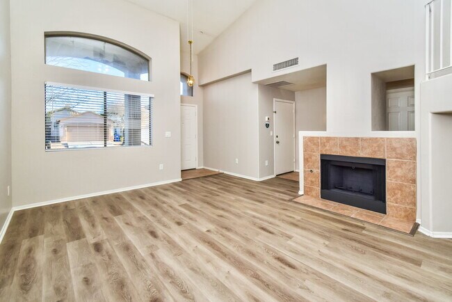 Foto del edificio - 8757 E Chimney Spring Dr