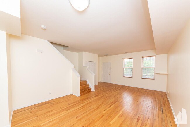 Foto del edificio - 3 bedroom in Chicago IL 60622