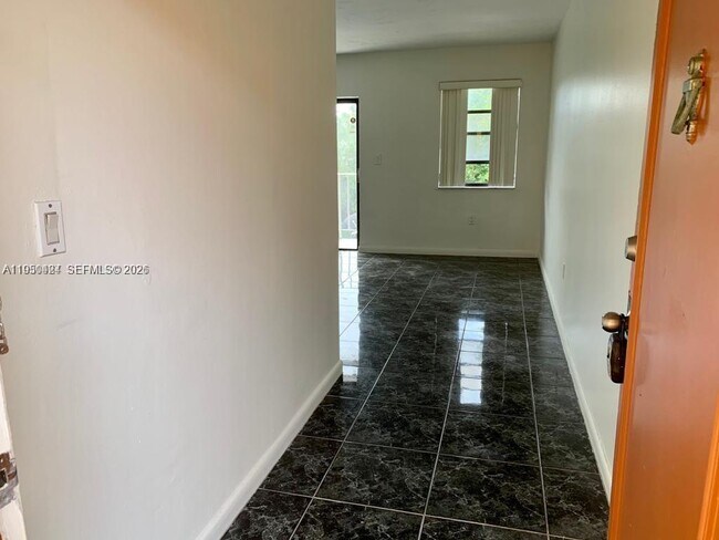 Foto del edificio - 3522 NE 166th St