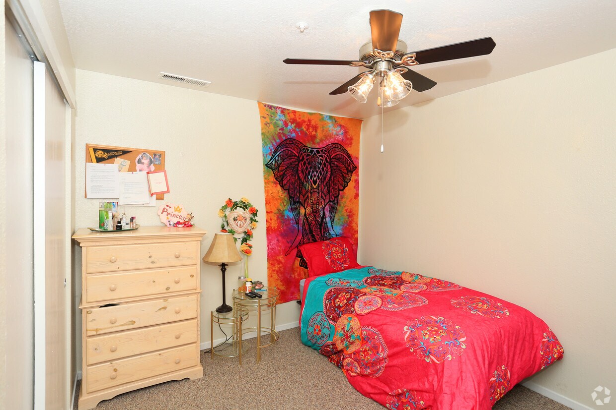 Pomona Townhomes Apartments in Chico, CA