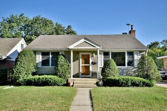 Building Photo - 171 Hale St