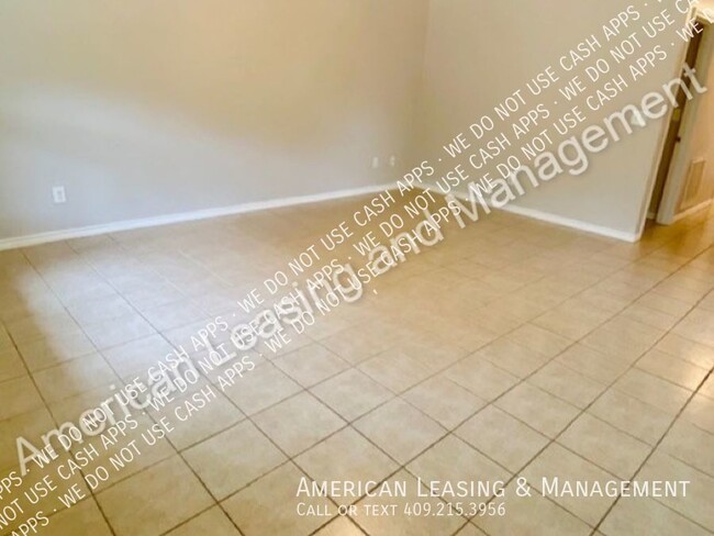 Building Photo - Must-See 3-Bedroom 2-Bath Duplex Unit Avai...