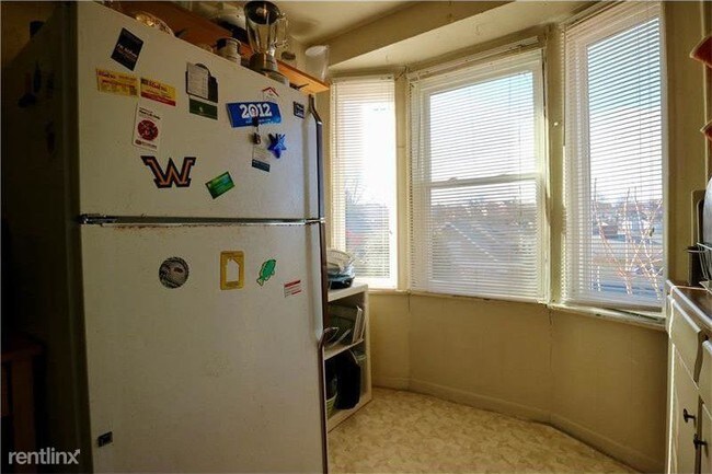Building Photo - 823 Lilac St
