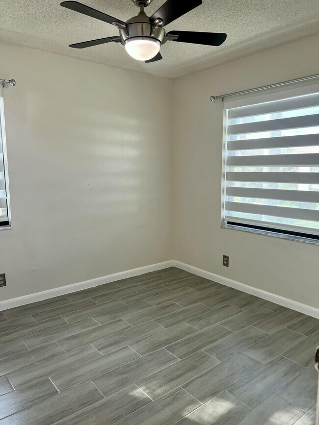 Building Photo - 7142 Golf Colony Ct