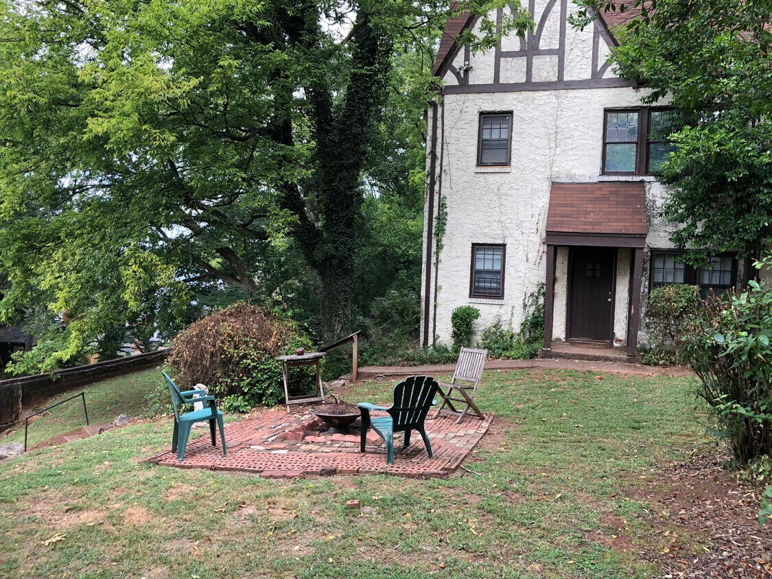 Manor Village Apartments in Birmingham, AL