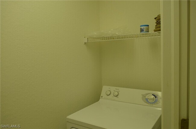 Foto del edificio - 9055 Colby Dr