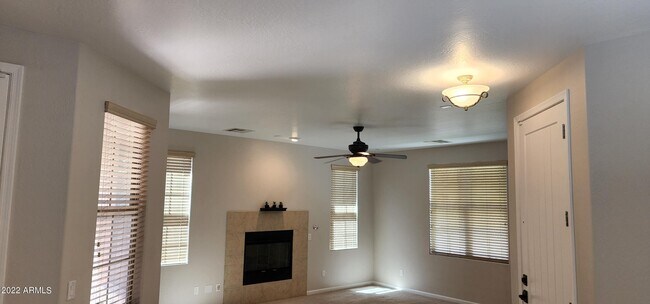 Foto del edificio - 13327 N 152nd Ave