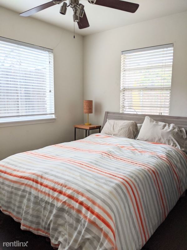 Building Photo - 502 E Live Oak St