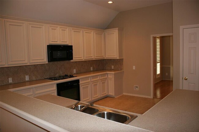 Building Photo - 21922 Rivergate Ct