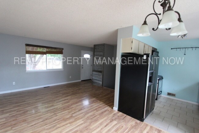 Building Photo - 580 Fairfield Ct