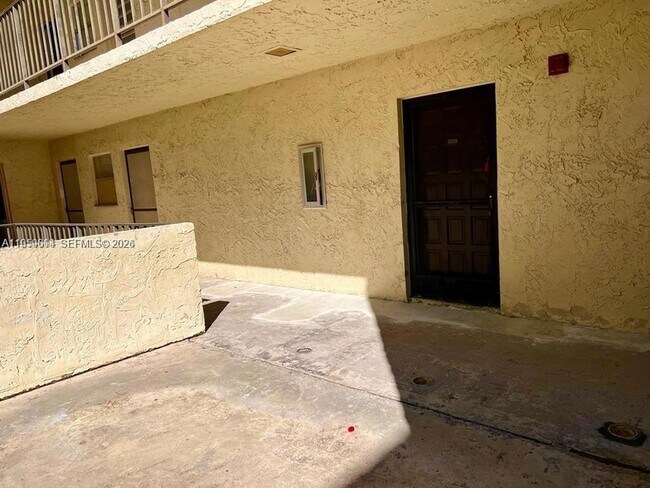 Building Photo - 3300 Spanish Moss Terrace