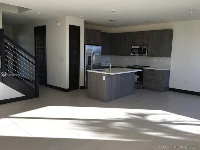 Building Photo - 15686 NW 91st Ct