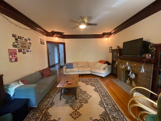 Foto del edificio - 6311 N Wayne Ave