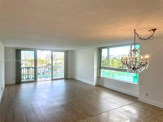 Foto del edificio - 9501 E Bay Harbor Dr