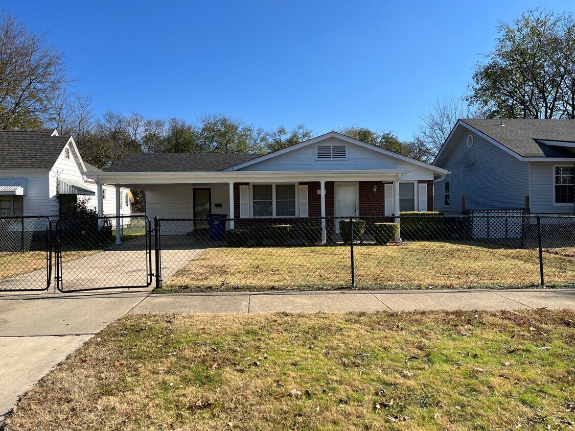 Foto principal - 3 Bed 1.5 Bath Home