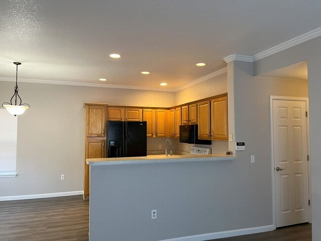 Building Photo - Charming 2BR Condo in Denver