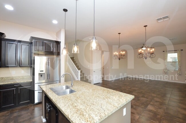 Building Photo - 1522 E Hummingbird Way