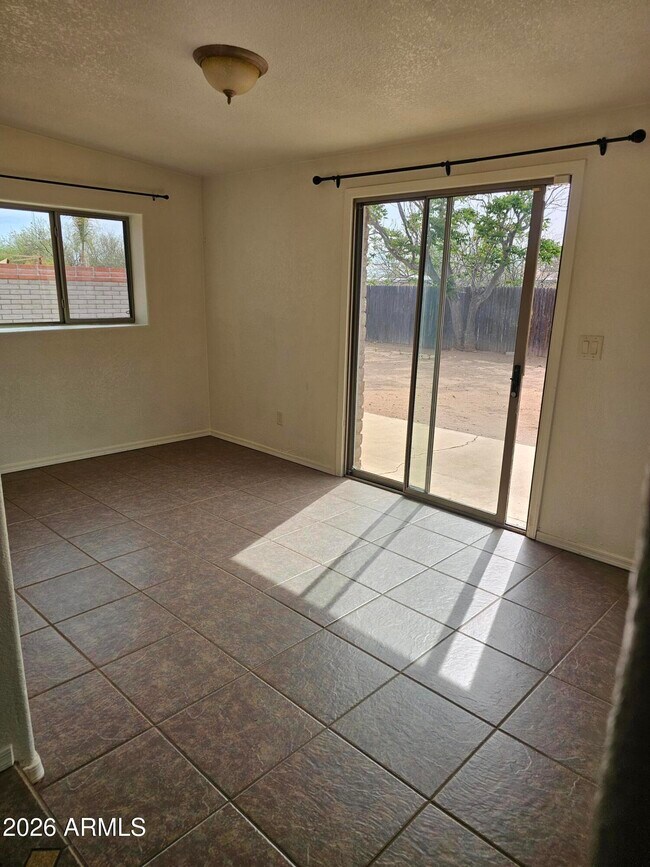 Building Photo - 5018 E Evergreen Dr