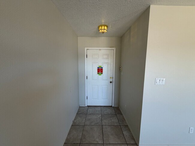 Foto del edificio - 3 Bedroom Home Near Unser Blvd NW & Ladera Dr NW!