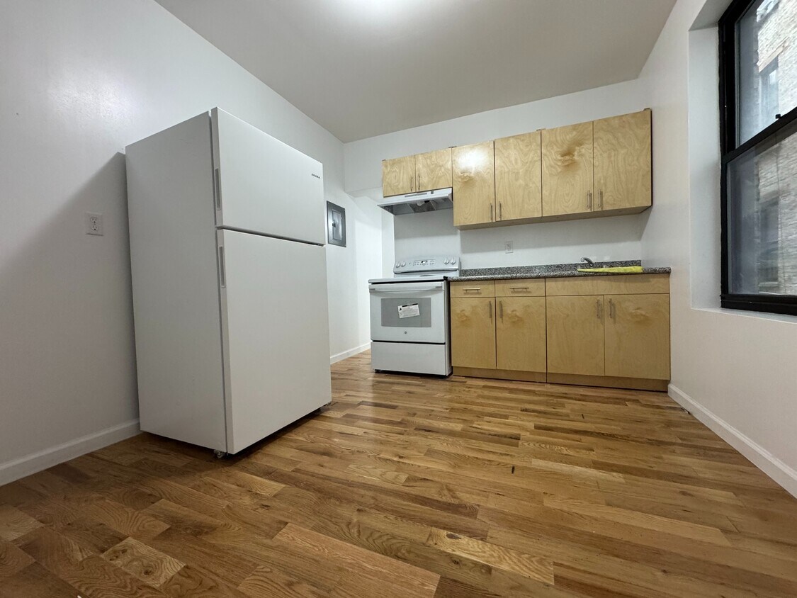 Building Photo - 615 W 176th St