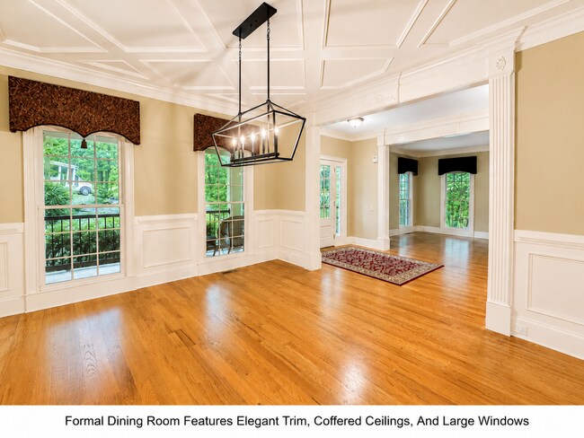 Foto del edificio - Three Levels. Two Kitchens. Seven Bedrooms. Endless Possibilities.
