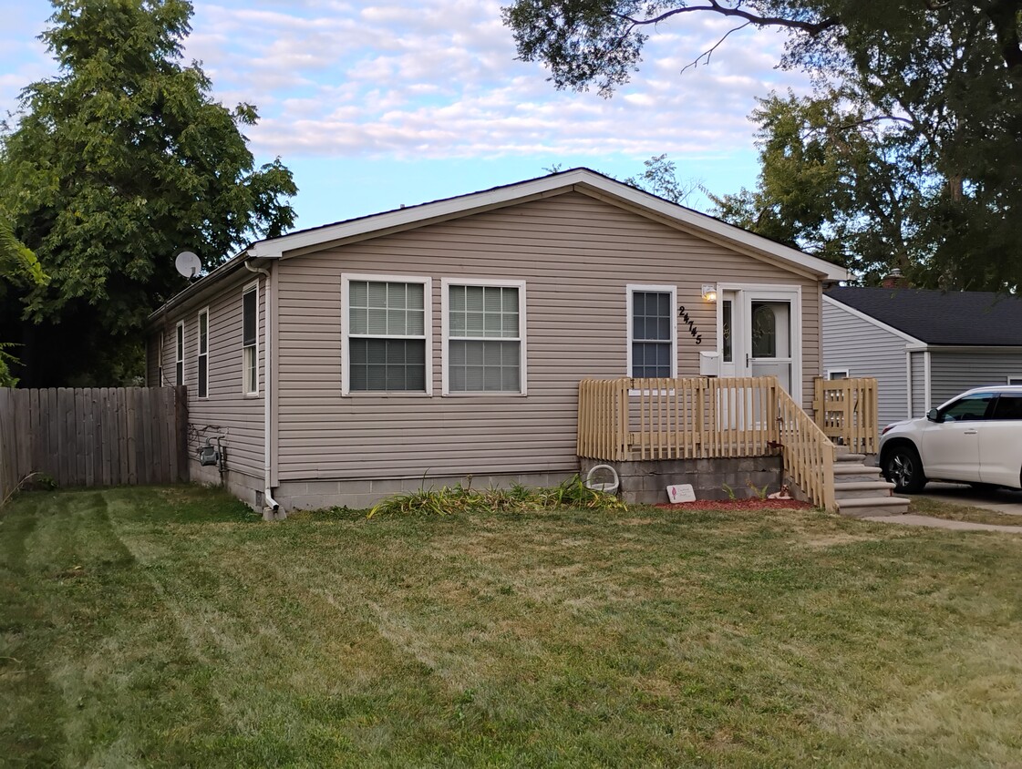 Primary Photo - 24745 Outer Dr
