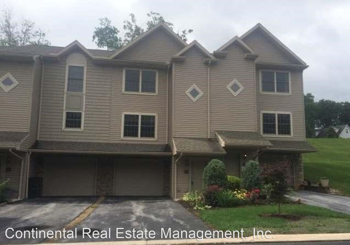 Primary Photo - 3 br, 3.5 bath House - 646G Oakwood Avenue