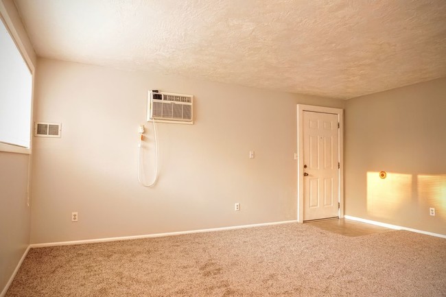 Building Photo - 815 S White Cloud Dr