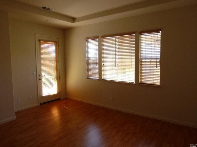 Building Photo - 3273 Inwood Pl