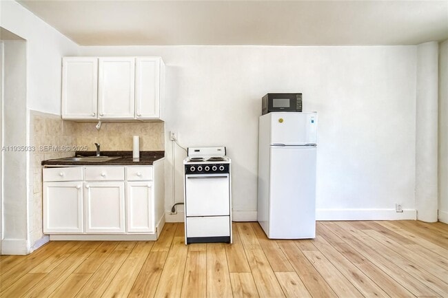 Building Photo - 6484 Indian Creek Dr