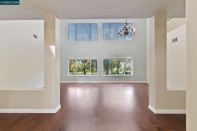 Building Photo - 732 Antiquity Dr