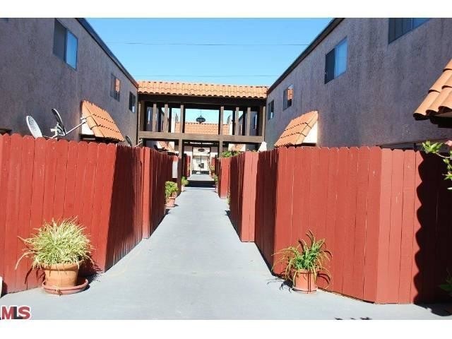 Foto del edificio - 719 N Eucalyptus Ave