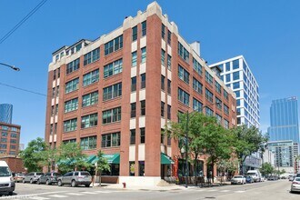 Building Photo - 812 W Van Buren St