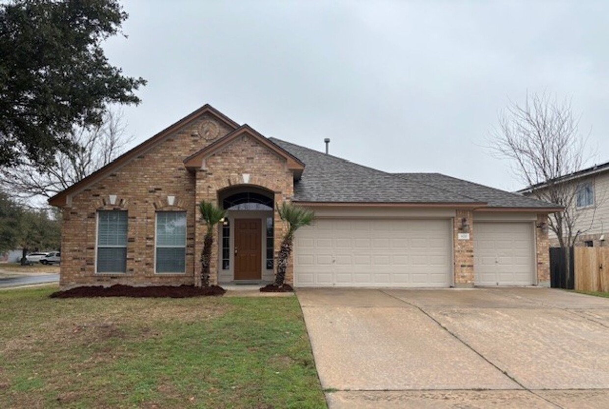 Primary Photo - Cozy Highland Park Home WITH 3-CAR GARAGE ...