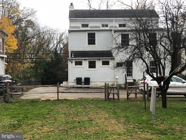 Building Photo - 21 E Germantown Pike