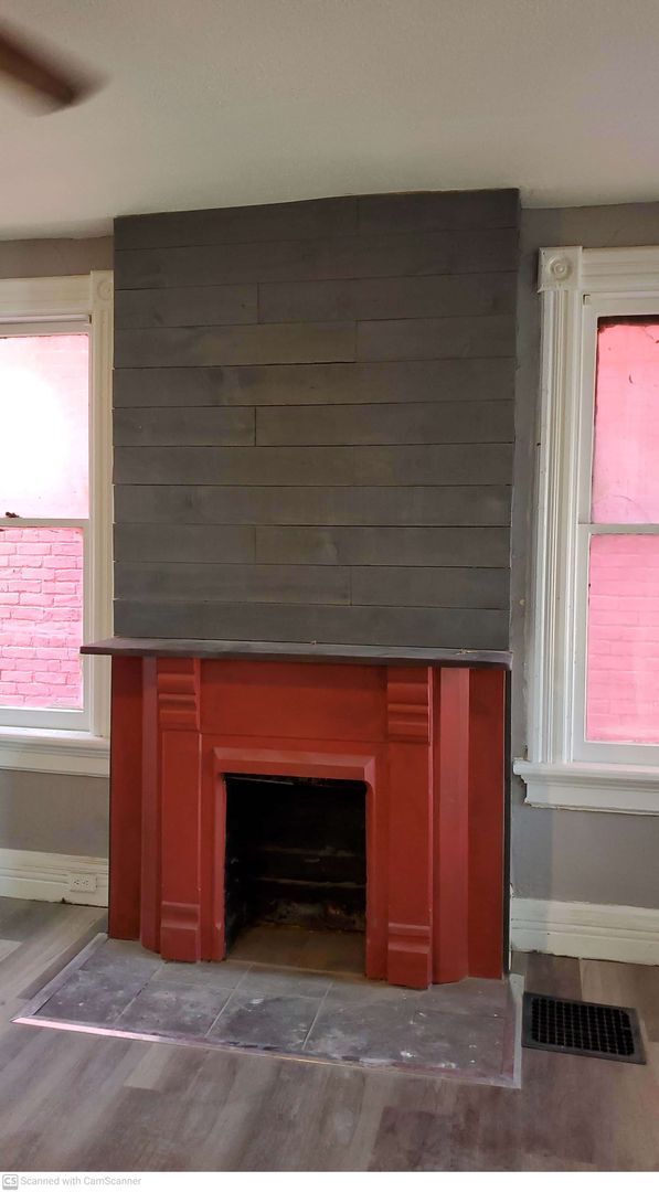 Foto del edificio - 3 bed 1 bath with great space just refurbi...