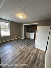 Building Photo - 148 Monroe St