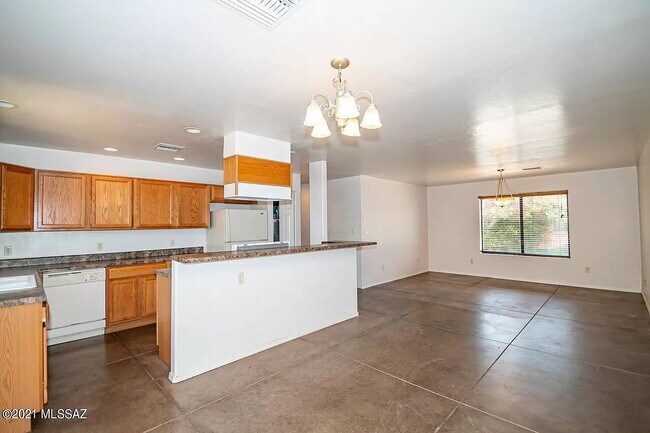 Building Photo - 3 bedroom 2 bath home with washer and dryer.