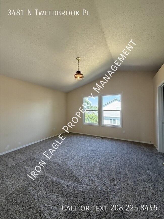 Foto del edificio - 3481 N Tweedbrook Pl