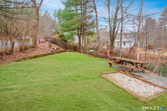 Building Photo - 27 High St