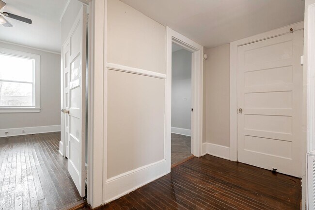 Building Photo - Charming 1 Bedroom Apartment - Section 8 A...