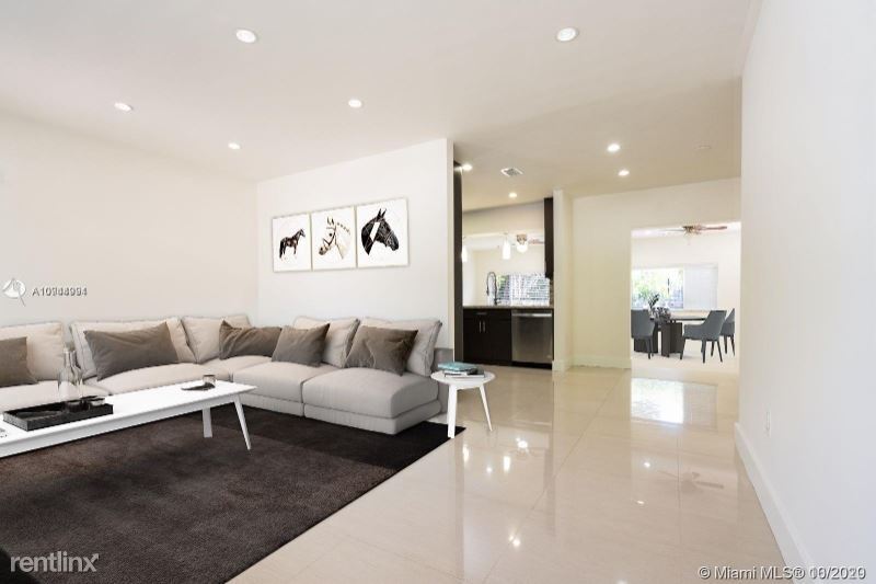 Foto principal - 4 br, 2.5 bath House - 2021 Coral Gate Dr