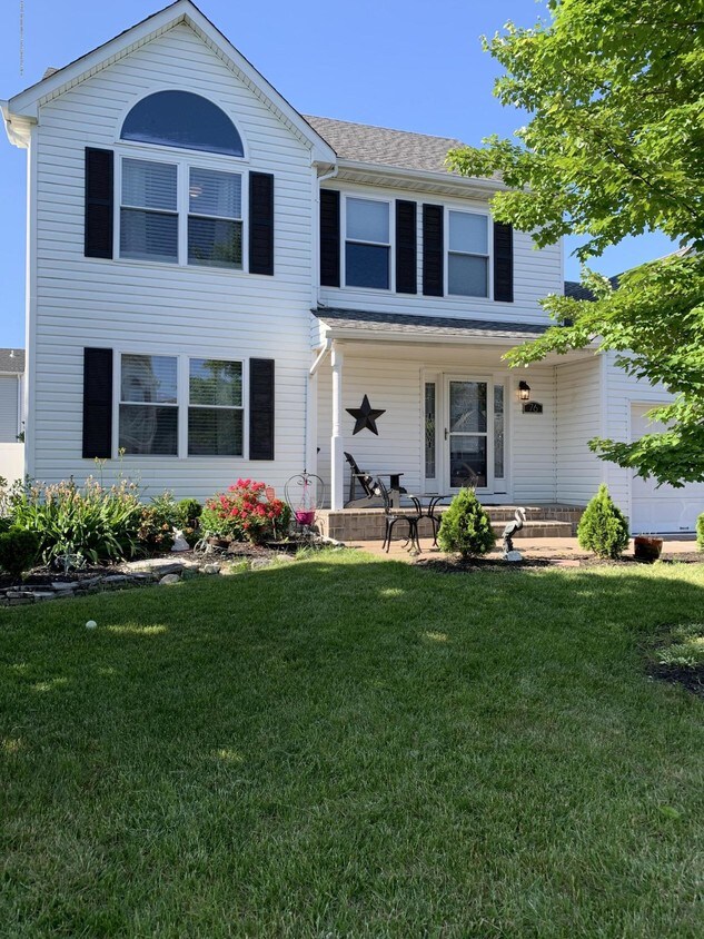 Primary Photo - 76 Red Maple Dr