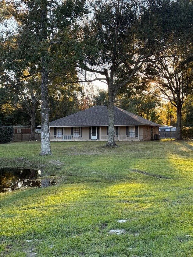 Foto principal - Must see this Beautiful Remolded 4 Bedroom 2.5 Bath Home in Walker